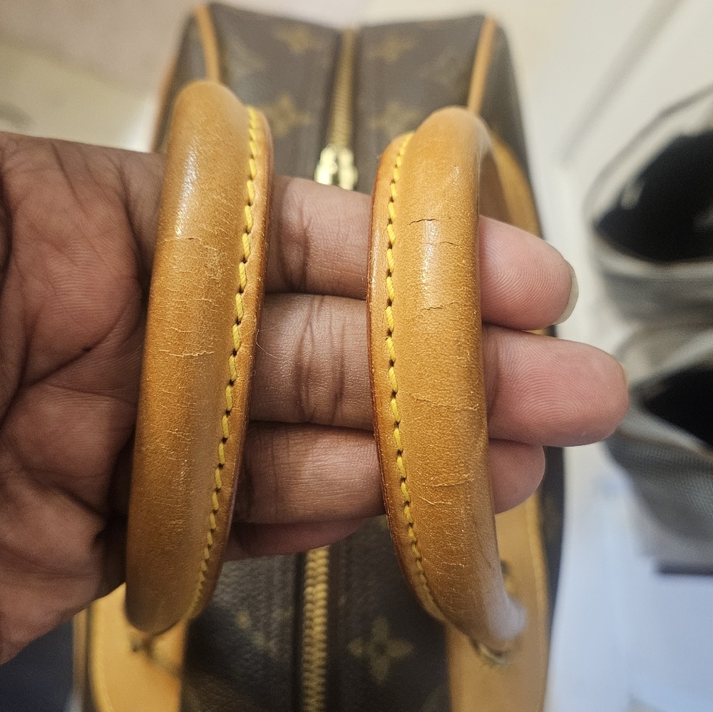 Louis Vuitton LV Deauville Monogram w/ Wallet - Picture 13 of 16